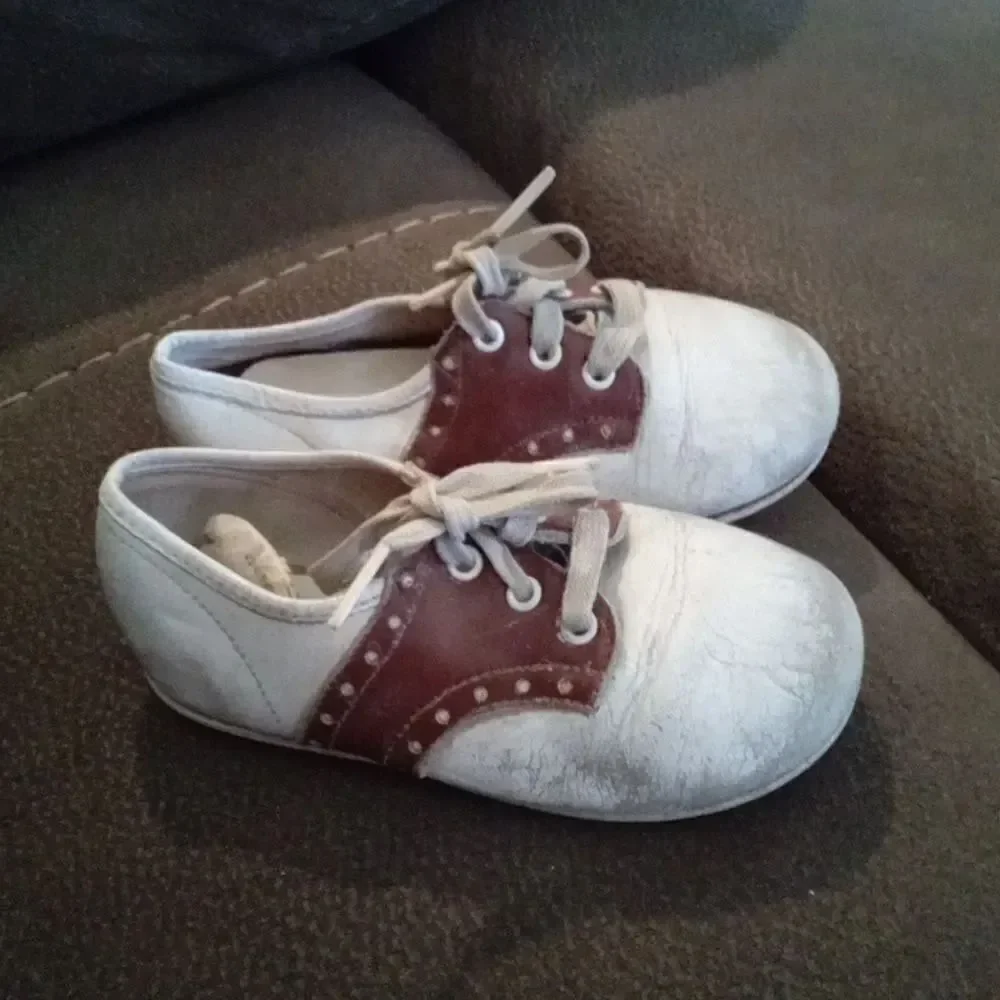 Vintage Baby Deer Cameo Trainers Saddle Shoes